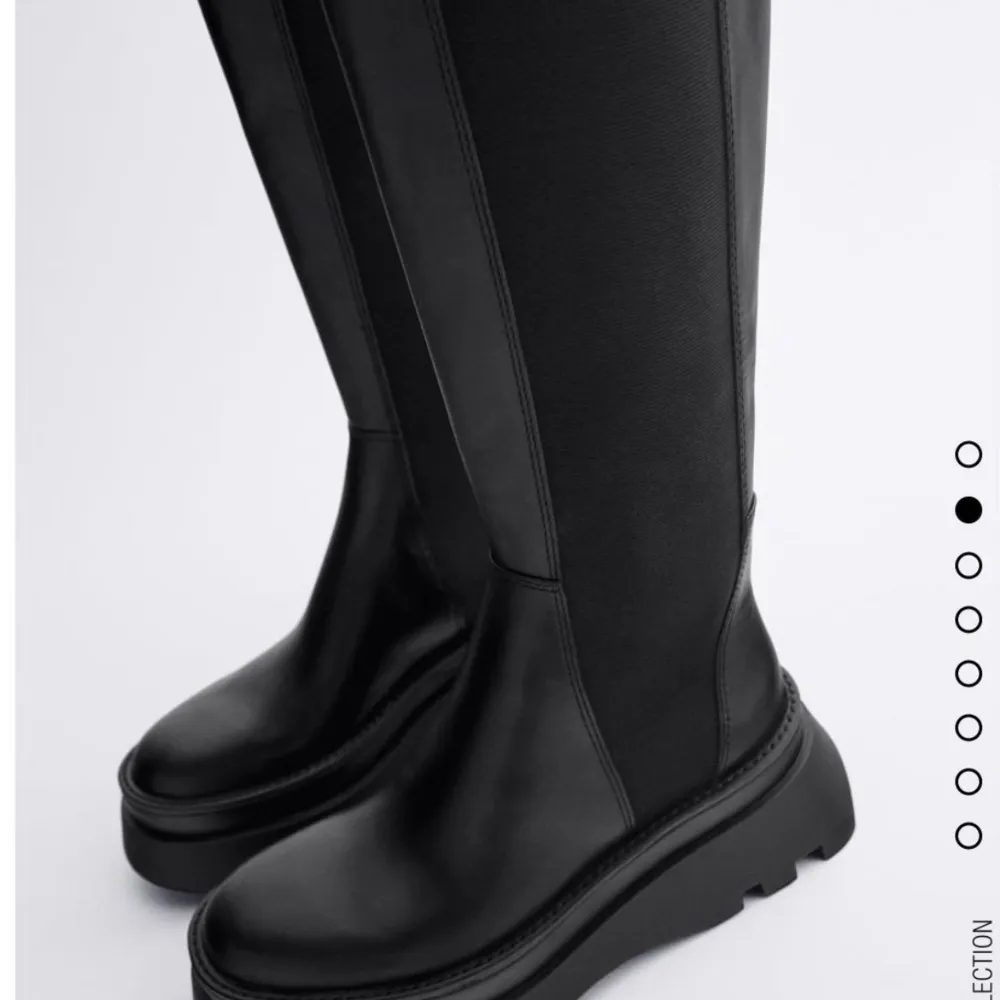 Säljer ett par helt nya Zara boots, säljs eftersom jag fick fel storlek. Storlek 41, men passar 40 också. Som sagt helt nya och aldrig använda. Frakt betalar säljaren. Ny pris 1295kr.. Skor.