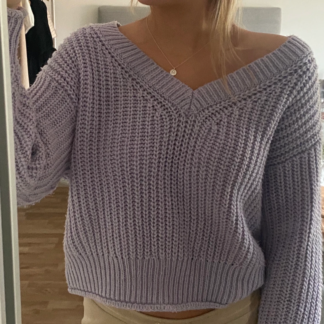 Lila stickad off shoulder