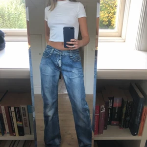 Lowwaist jeans - Säljer dessa skitsnygga B-ragssom tyvärr inte kommit till användning😢 Låga i midjan, passar på mig som är str 36 och i fint skick! 