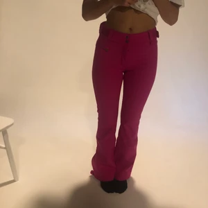 Skidbyxor - Rosa skidbyxor! Verkligen så snygga men jag behöver större för att få plats med underställ.