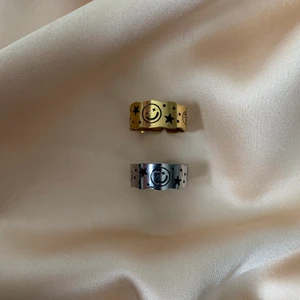 Smycken - Ringarna och örhängena är rostfria. 89kr gör ringarna, 69kr för hårklämman, 79kr för örhängen!