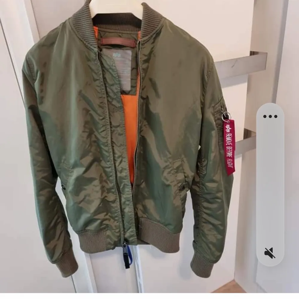 Ofodrad äkta alpha industries i nyskick. Knappt använd.  . Jackor.