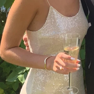 Balklänning - Tänkte nu sälja min balklänning då jag inte har mer användning för den. Den är som ny då jag bara använt den en gång!