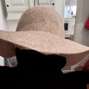 Ull hat - Gina tricot hat, one size, 100% ull , hämta i Göteborg majorna eller skickar för 66kr