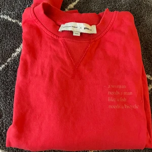 Tröja från Maja Nilsson Lindelöf - Tröja från en av Maja Nilsson Lindelöfs kollektioner med Gina Tricot💓 den är stor i storleken och sitter mer som en XS/S, jag har S i allt och den sitter perfekt på mig!