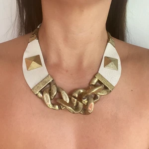 Tre halsband för 100kr eller 35kr/st - Statement pieces..sätt lite färg i din svarta/vita outfit.. rensar min garderob, 3 för 100kr eller 35kr per st