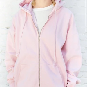 Brandy hoodie  - Jättefin rosa hoodie från Brandy Melville. Knappt använd!