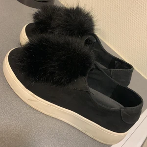 Steve madden Skor - Köpt för 1500 säljer för 1000 inklusive frakt. Storlek 37 men är väldigt tight så funkar mer på 36