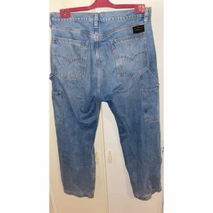 Levis Jeans - Levis retro jeans från skateboarding kollektionen, köpta på Caliroots. Jeansen är i baggy form och är även i unisex. Frågor? Tveka inte skriv privat!