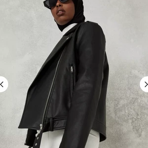 Helt ny skinnjacka  - Helt ny skinnjacka från Missguided storlek 42 men mer som 40 , bilder kan fås vid intresse 