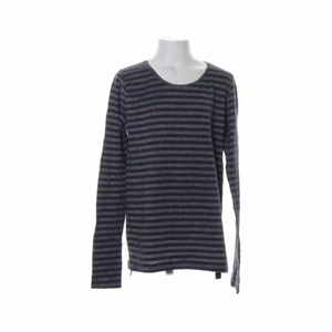 Randig långärmad tröja ❤️ - Jättefin randig långärmad tröja med lite glittrigt material, köpare står för frakt 💕