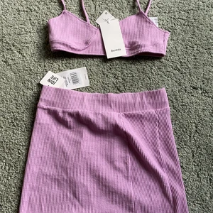 Ny set - Ett helt ny sett från Bershka med prislappen på, köpt från zalando. Pris kan diskuteras vid snabb affär 