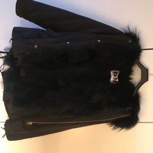 NY Dennis maglic vinterjacka  - STORLEK S MEN PASSAR ÄVEN FÖR M. Aldrig använd