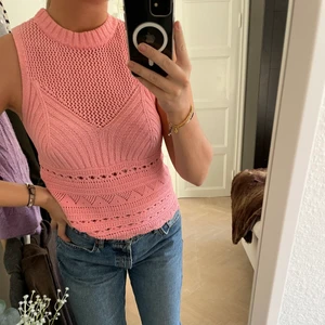 Stickat linne - Såå fint stickat linne! Endast använt en gång, passar allt mellan S-L!