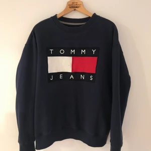 RARE Tommy jeans Capsule collection  - RARE Tommy Jeans Capsule Collection tröja. Såldes i mycket få ex och under mycket kort tid. 