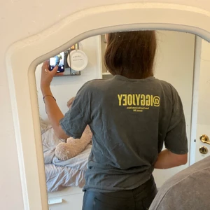 Over sized t shirt - Snygg over sized t shirt från Zara! Strl S💖