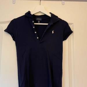 Ralph lauren pike  - Säljer en Ralph lauren pike i storlek L(barn) som en storlek xs! Mycket bra skick. Köparen står för frakten!