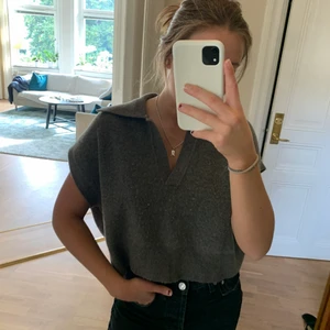 Stickad tröja från zara - Stickad tröja från zara, sååå mjuk och inte stickig! I bra skick❤️❤️storlek s men passar xs också 