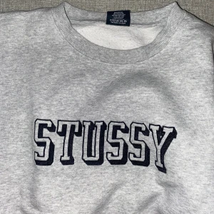 Stüssy sweatshirt  - Mycket bra skick! Nypris runt 1200kr