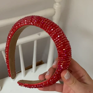 Diadem - Fint diadem som endast är använd en gång så i nyskick!💕