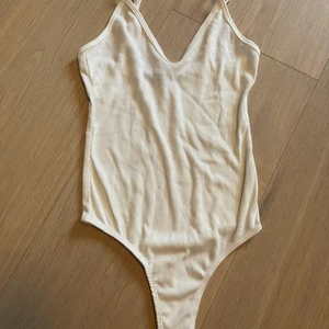 Body bik bok  - Vit body som ny från bik bok storlek XS