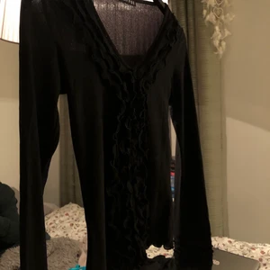 Kaffe tröja - SUPERVACKER!!! Formar sig PERFEKT efter kroppen!! Är ifrån märket Kaffe i stl S, har bara använt den vid ett tillfälle 💗