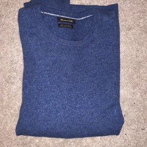 Massimo dutti kashmir tröja - Säljer dessa två superfina kashmir tröjor från Massimo dutti. Superfina färger. Bara att fråga om ni vill ha mer bilder!! Köp båda eller endast en❤️ säljer en för 300 eller båda för 500kr
