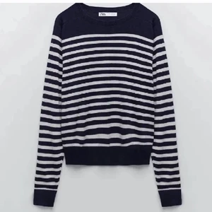 Blå randig tröja zara - Tunn stickad tröja från zara, vit och blå. Sparsamt använd! 