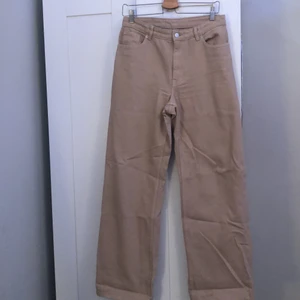 Wide leg jeans  - Beiga Wide leg jeans från monki. Passar inte mig längre :)