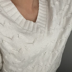 V-ringad tröja - Superfin tröja från Only💗💗 storlek xs men lite oversize så passar s också! 