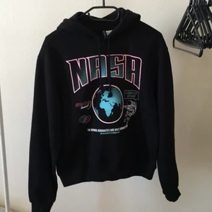 Hoodie stl xs - Från H&M använd Max 3 gånger. 150kr inkl frakt 