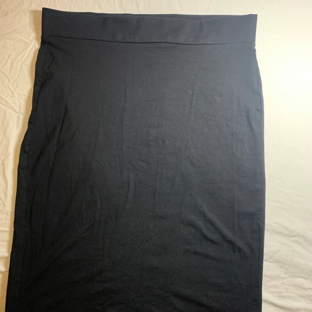 Stretchig svart kjol från Lager 157 i storlek L 💗 Säljer pga fel storlek. Kjolar.