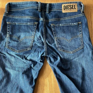 DIESEL SLEENKER-X skinny Jeans  - Diesel Sleenker-X mörkblå Skinny jeans i bra skick. Storlek W32 - L32 