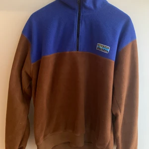 Sweatshirt  - SÄLJER på min tjocktröja frän junkyard. Använd mycket men bra skick.💕 frakten ingår inte 