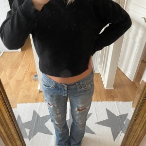 Svart hoodie - Jättefin hoodie från zara. I jättefint skick men säljer pga för liten💗