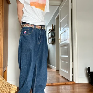 POLAR BIG BOY - Säljer ett par byxor då jag tycker de är lite för stora för mig🙏 Är 175cm lång och de är i storlek S. Det är svinbra kvalitet på dessa byxor och just dessa har jag inte använt mycket så de är nästan i nyskick! Köpte för 1299kr på Junkyard. 