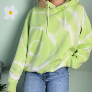 Tie die hoodie  - ‼️‼️🦋 lagt ut MASSA nytt så in och checka min sida🦋‼️‼️ 📦Fraktar med spårbar frakt för 66 kr, får plats med många plagg i samma paket så frakten blir samma oavsett om du köper 1 plagg eller 5📦 ❇️den 12 mars doneras ALLT till välgörenhet så passa på❇️