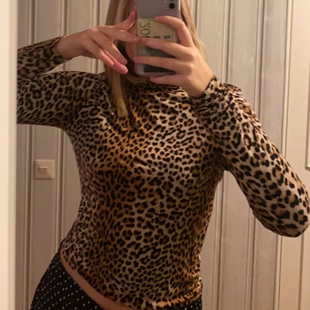En leopard tröja från Gina som aldrig kommit till användning, storlek M. 😀. Tröjor & Koftor.