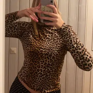 En leopard tröja från Gina som aldrig kommit till användning, storlek M. 😀