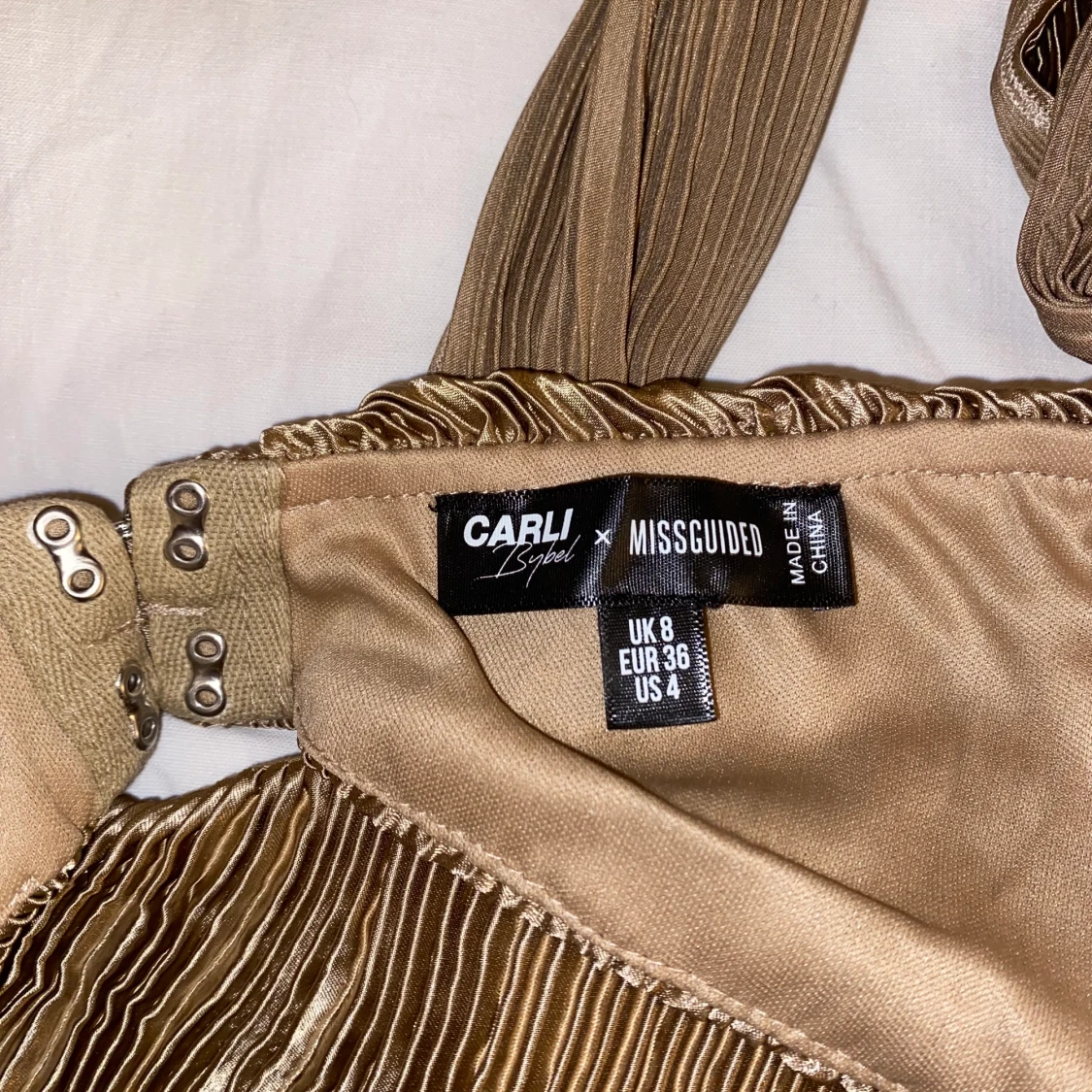 Festtopp med öppen rygg - 91