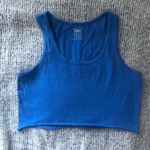 Blå linne - Linne/ topp som jag kroppa själv. Köpare står för frakt, skriv vid frågor💕