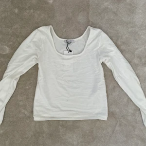 Oanvänd topp - Jättefin topp som framhäver nyckelbenen. Aldrig använd. Prislapp sitter fort kvar! 