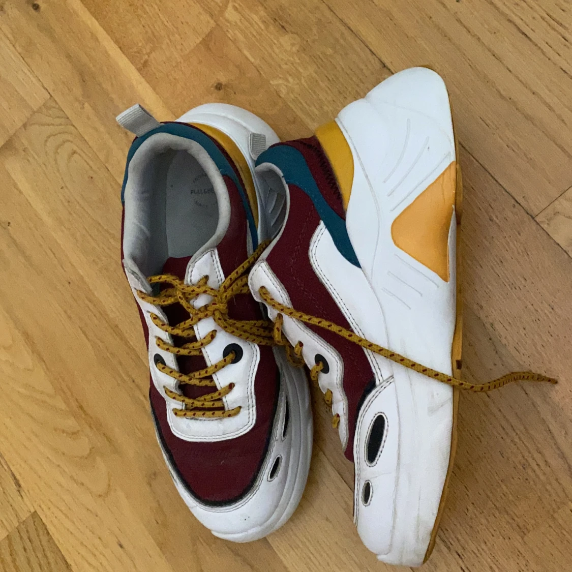 Pull&Bear Sneakers  - 90