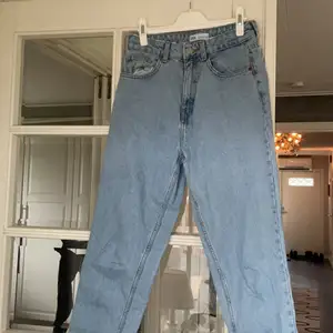 Mom jeans ifrån Zara i storlek 36🦋