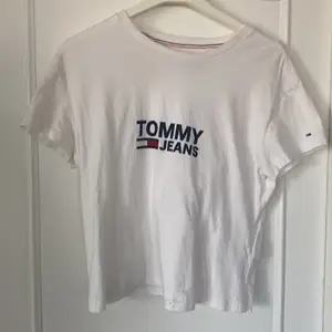 Snygg t-shirt från Tommy Jeans som knappt är använd 