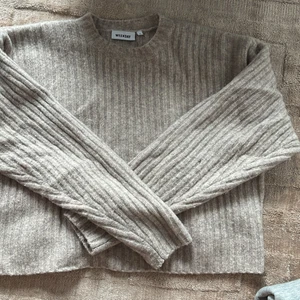 Weekday tröja  - Helt ny. Oanvänd köpt för 799kr