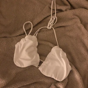 Bikini  - En bikini överdel som tyvärr är för liten för mig! Strl L