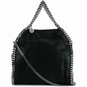 Stella Mccartney city bag - Säljer en Stella inspirerad väska likt den på bilden. Den är i fint skick förutom att innertyget är lite trasigt:)  