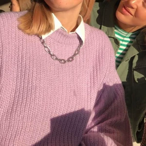 Stickad lila tröja  - Säljer en jättefin pastell-lila stickad tröja från Monki pga att jag inte använder längre. Bra skick!