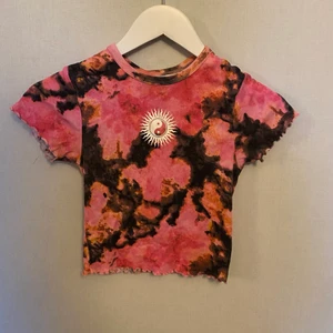 STAY magtröja - Säljer en magtröja från Carlings märket STAY. Tröjan är använd ett fåtal gånger, och då i väldigt bra skick. Materialet är töjbart